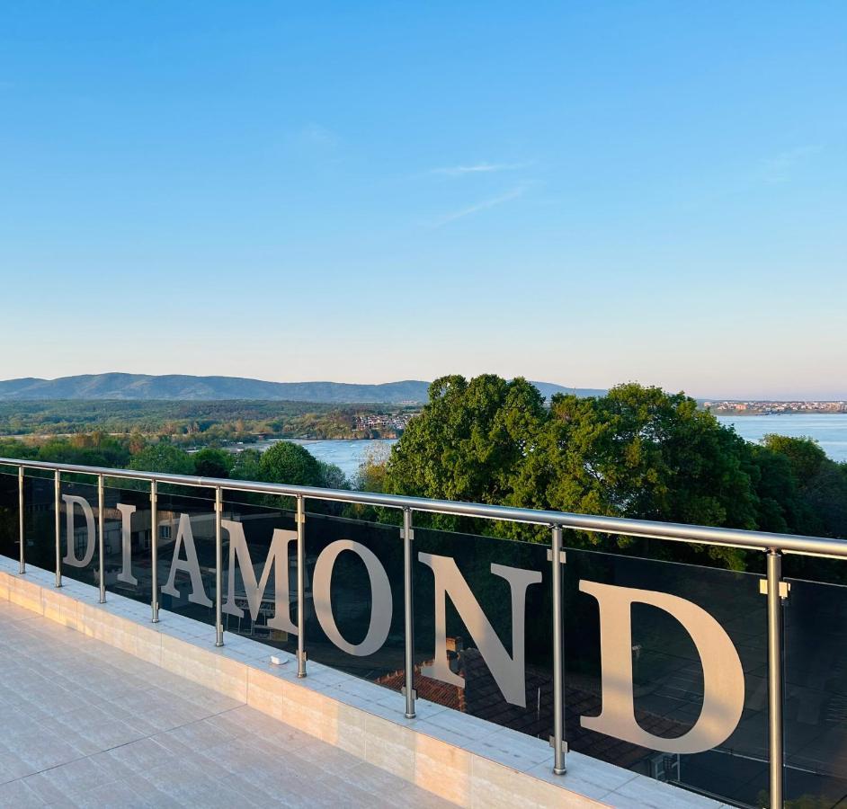 Diamond Kiten *